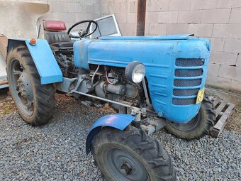 Traktor Zetor 3013 do sadu či vinic. - 3