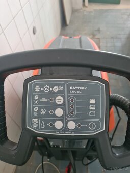 Podlahový mycí stroj CTM LEONIS 45B včetně baterií a nabíječ - 3