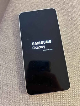 Samsung Galaxy S24 (S921B) 8GB/256GB - 3