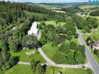 Prodej výjimečného pozemku s rybníkem o rozloze 4 338 m2 v R - 3