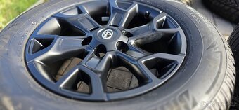 Zánovní originální sada ráfků a pneu na Toyota Hilux 2022 - 3