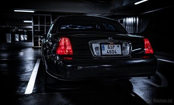 1998 Lincoln Town Car Signature Series - 3