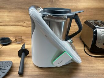 Vorwerk Thermomix TM5 + příslušenství - 3