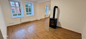 Pronájem bytu 2+kk, 60 m2 v cihlovém domě se zahradou - 3