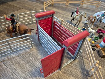 Prodam ohrady,kone,staje,doplnky,prevazne Schleich - 3