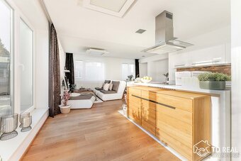 Luxusní 3+kk 139 m2 v nejvyšším patře včetně terasy 47 m2 a - 3