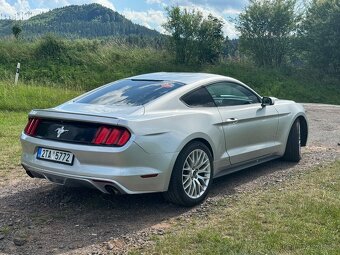 Ford Mustang 3.7 V6 manuál - 3