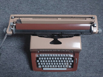 Veliký psací stroj Consul 203 - široký válec - 3