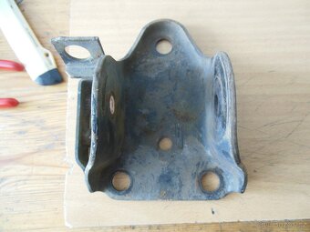 Zapalovací cívka, třmem zadní nápravy.pružiny, ložisko - 3