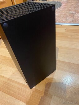 Xbox series X 7500kč - 3