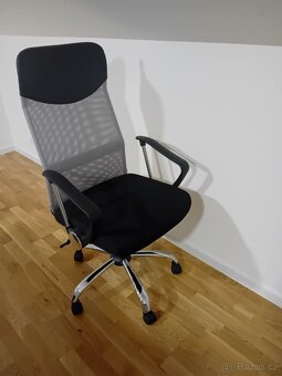 Psací stůl s otočnou židlí - 3