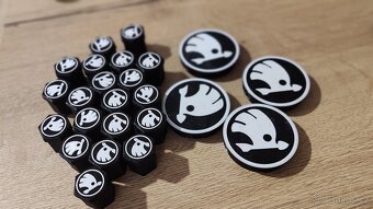 Kryty středu kola a víčka šroubů - 3