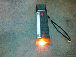 Multifunkční svítilna (baterka + blikající varovné oranžové) - 3