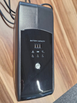 Záložní zdroj CyberPower DX600E-FR - 3