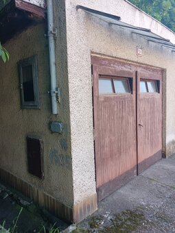Garáž v Úpici u hlavní silnice, směr Havlovice. - 3