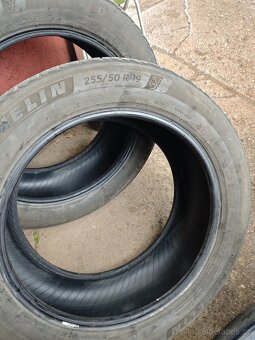 Prodám zimní pneumat Michelin 255/50 R19 - 3