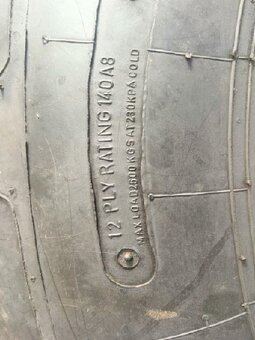 16,9-30  Dvě obutá kola Zetor Pneu nové - 3