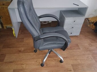 Pracovní stůl s kontejnerem - 3