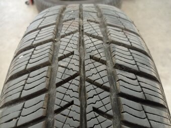 195/65 r15 91T zimní vzorek 7-7,5mm. Barum Polaris 5. - 3