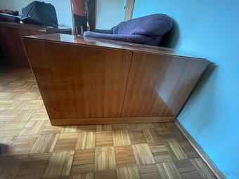 Starý nábytek - Skříně, gauče, stojan na televizi, židle - 3