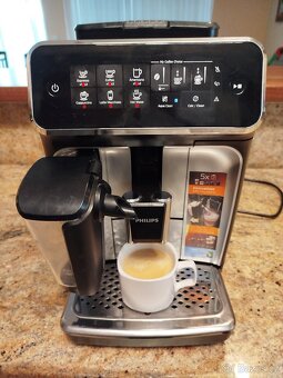 Automatický kávovar Philips EP 3246/70 – Series 3200 LatteGo - 3