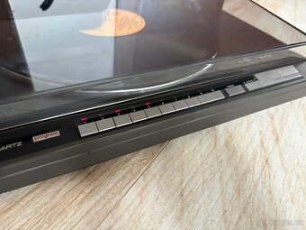 Tangenciální gramofon Technics SL-QL15 - 3