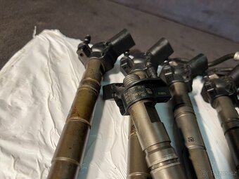 // Vstřikovače V6 Mercedes OM 642 3.0 CDI/3.0CRD // - 3