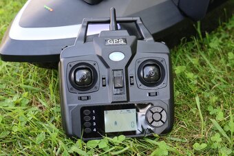 Nová zakrmovací loď s GPS, ČESKÝ NÁVOD, SILNÁ BATERIE - 3
