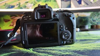 Prodám zrcadlovku Canon EOS 77D včetně 2 objektivů - 3