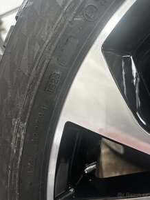 Ford Mustang E-Mach - 3