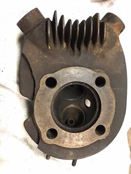 NSU 351 S., OS liatinová hlava na vinuté pružiny - 3