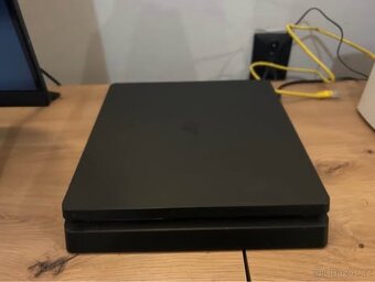 Ps4 slim 1TB, 2 ovladače - 3