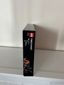 LEGO Technic 42169 NEOM McLaren Formula E Race Car - 3