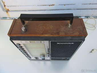 Nabízím retro radio Meridian. Radio nehraje. Chybí tlačítko. - 3