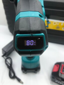 8” dlouhá řetězová Aku pila s mazáním 2xbaterie LCD - 3