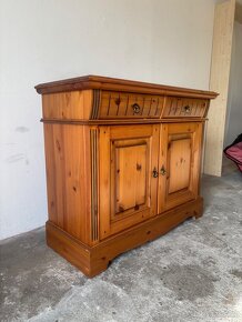 PRODÁM KOMODU MASIVNÍ BOROVICE - 3
