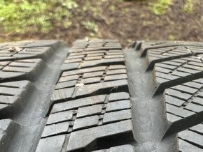 4 zimní pirelli scorpion 305/35R21 109V - 3