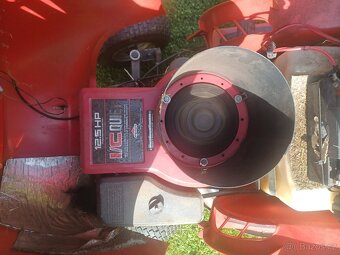 Traktor na sečení trávy - 3