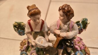Porcelánová dóza zdobená chlapec s dívkou míšeň - 3