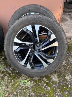 Prodám zimní Alu kola na Peugeot (2008) 215/60 R17 - 3