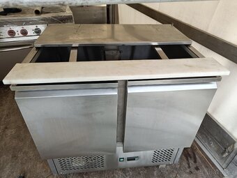 Prodám chlazený stůl saladeta - 3