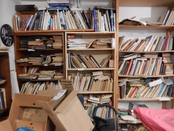 Knihy- větší množství, různé žánry, cena 10,-Kč za knihu - 3