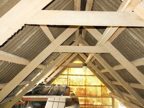 Kompletní střecha trámy oplechování, krytina - 3