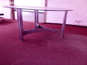Skleněný stůl s kovovým podstavcem - 3