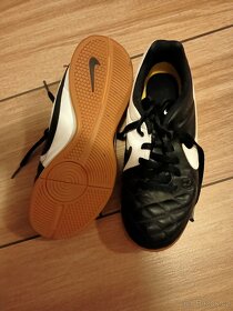 Salovky na fotbal nike 35,5 - 3