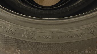 Prodám 4ks pneu Nokian 235/55 R18 104 V XL zimní - 3