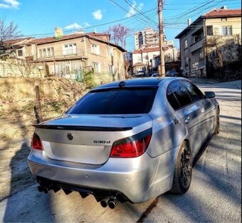 Difuzor zadního nárazníku BMW E60 E61 – Černý lesk - 3