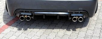 Difuzor zadního nárazníku BMW E60 E61 – Černý lesk - 3