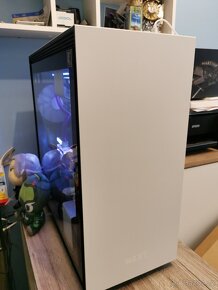 NZXT H710 case - 3