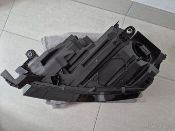Pravý přední světlomet Škoda Octavia IV - 3